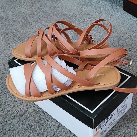 Qupid camel color strappy sandals Sz 6.5 NWT - Picture 3 of 7